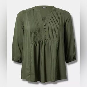 #9071 - Torrid Washable Challis Pleated V-Neck 3/4 Sleeve Blouse Deepest Depths